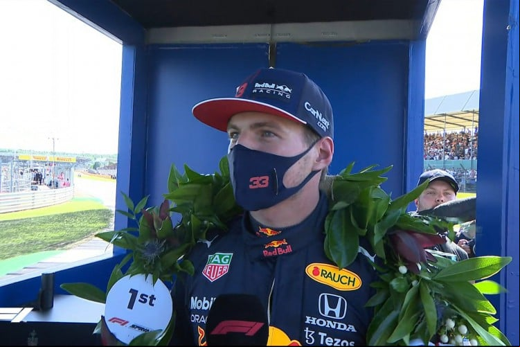 Verstappen é pole no GP da Inglaterra