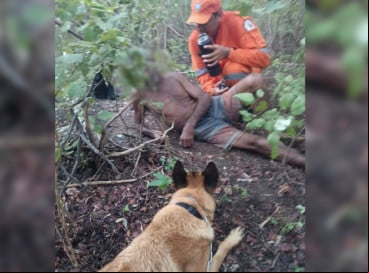 Idoso resgatado com auxílio de cães no interior do Ceará 