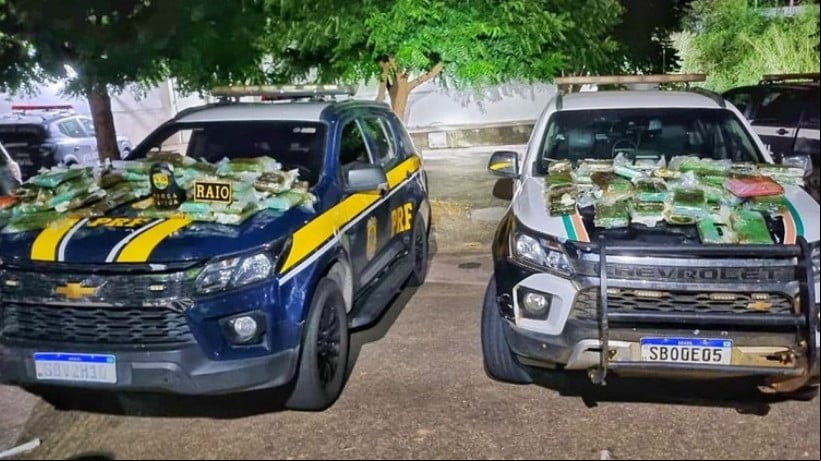 A droga estava prensada e escondida em forros falsos no teto de um caminhÃ£o que carregava colchÃµes 